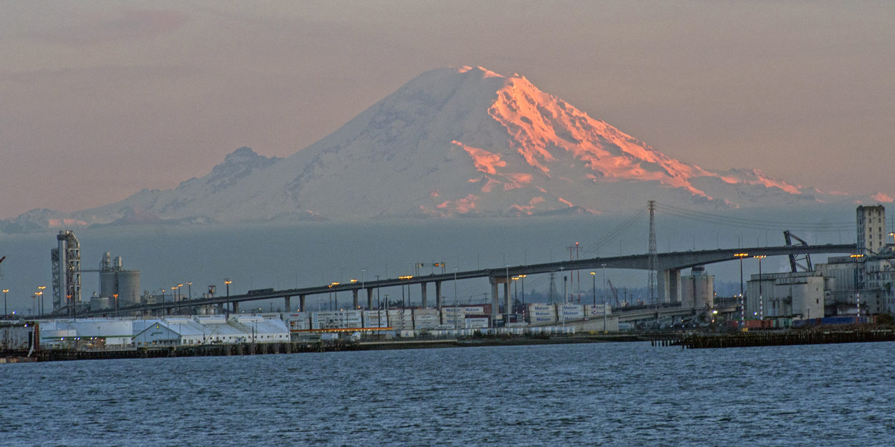 https://s3-us-west-2.amazonaws.com/nwtt-offload/wp-content/uploads/2019/04/10153640/1Mount-Rainier-West-Seattle-Bridge-1280x640.jpg