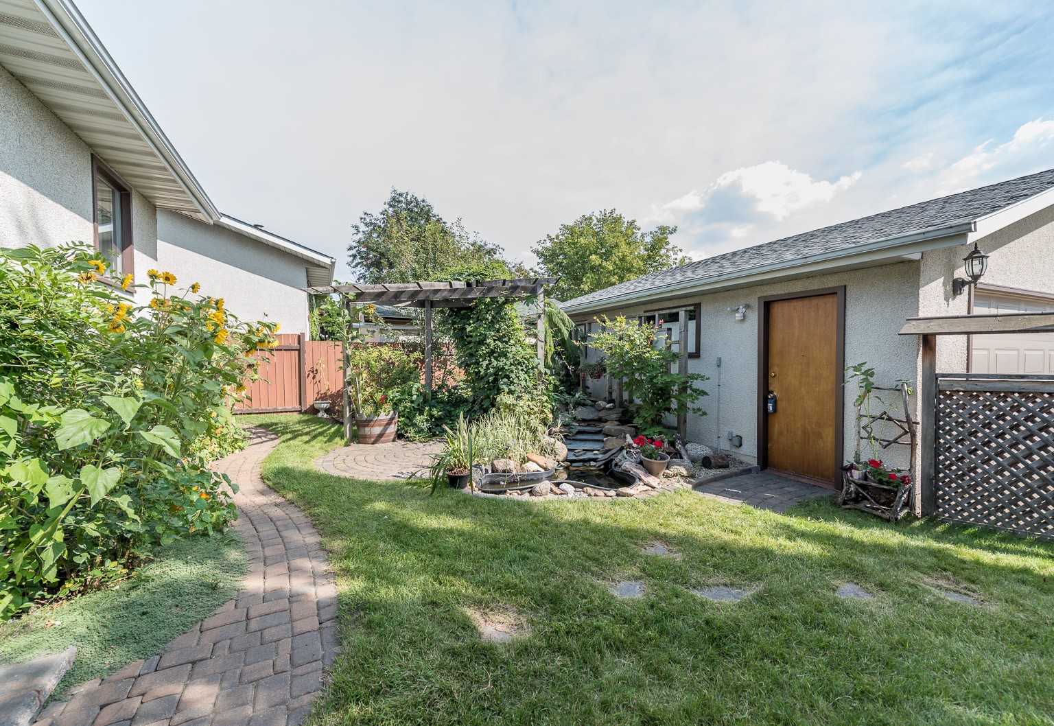 306 Clareview Road, Edmonton, AB T5A3Y8 Erin Sneazwell KENNEDY Real