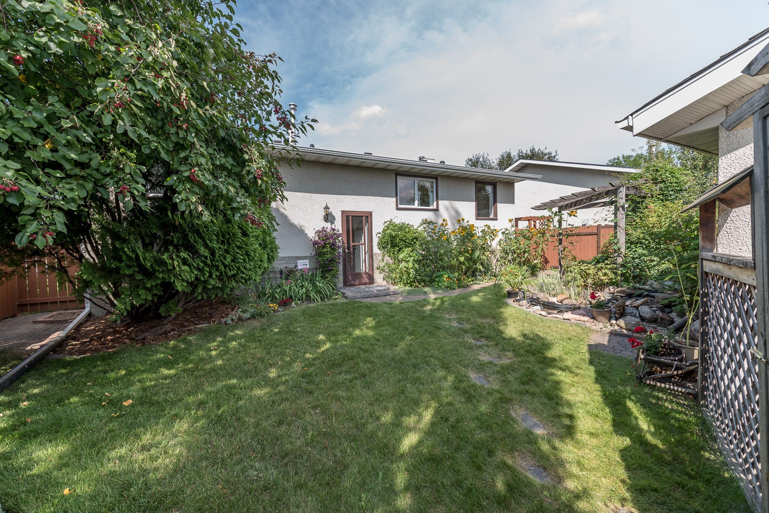 306 Clareview Road, Edmonton, AB T5A3Y8 Erin Sneazwell KENNEDY Real