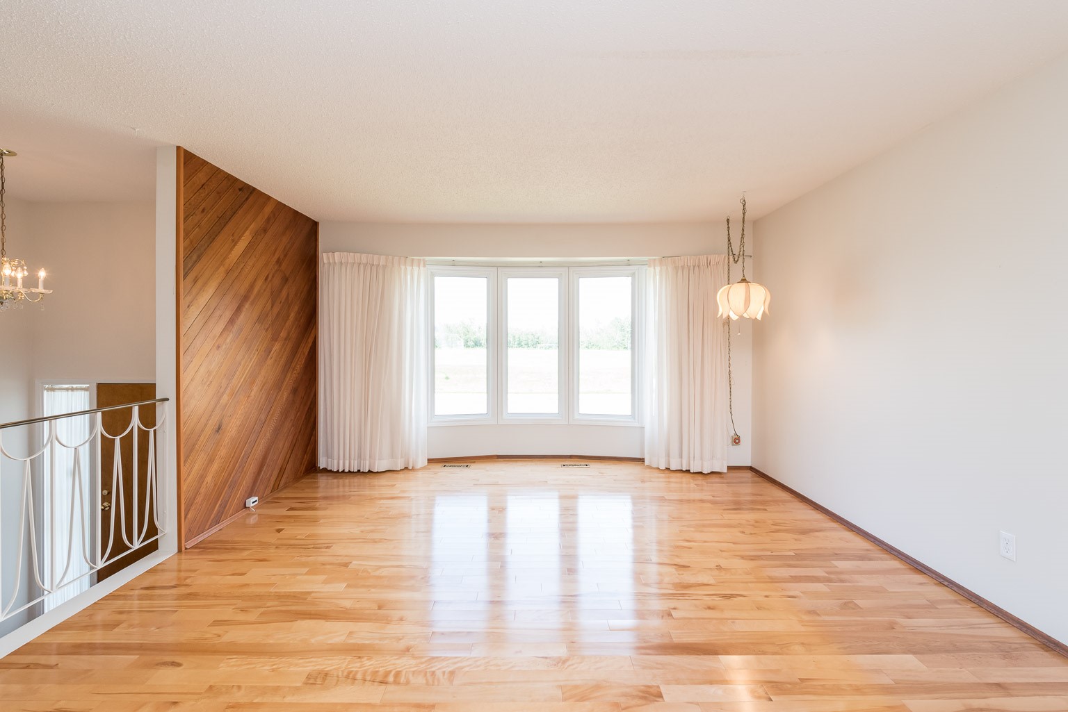 306 Clareview Road, Edmonton, AB T5A3Y8 Erin Sneazwell KENNEDY Real