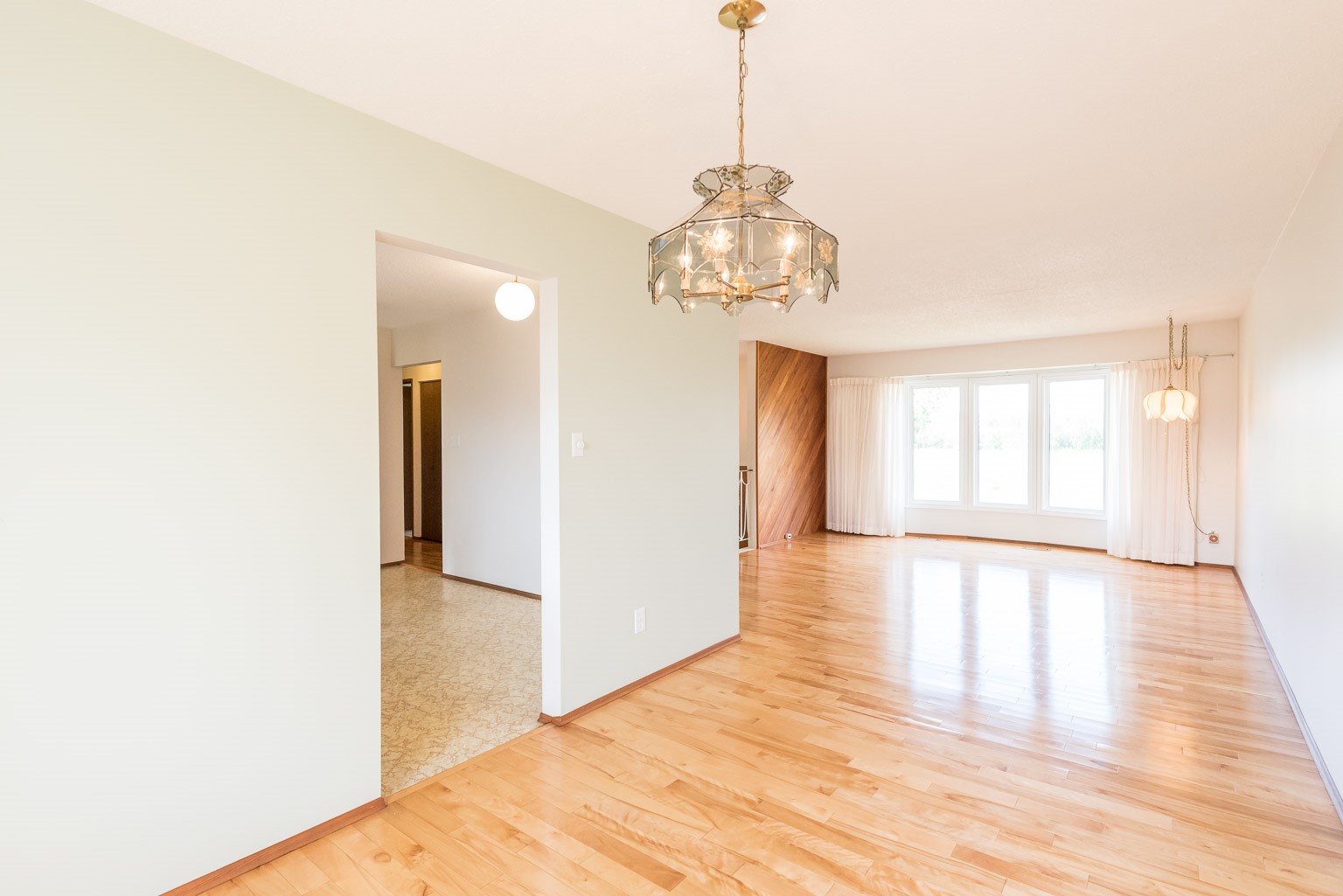 306 Clareview Road, Edmonton, AB T5A3Y8 Erin Sneazwell KENNEDY Real