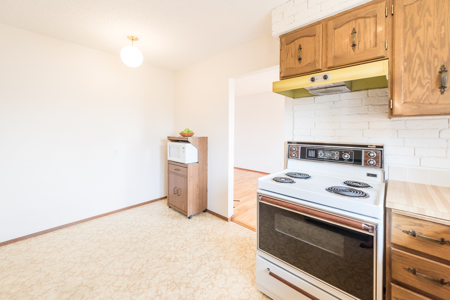 306 Clareview Road, Edmonton, AB T5A3Y8 Erin Sneazwell KENNEDY Real