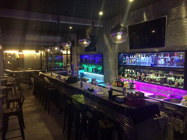 Rewind Bar and Hotel