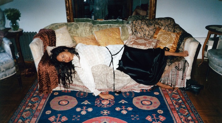 Gabriela Richardson Chats “ISOLA”: Tangled Roots, Traditional Influences, and Debut Album Grief [Q&A]