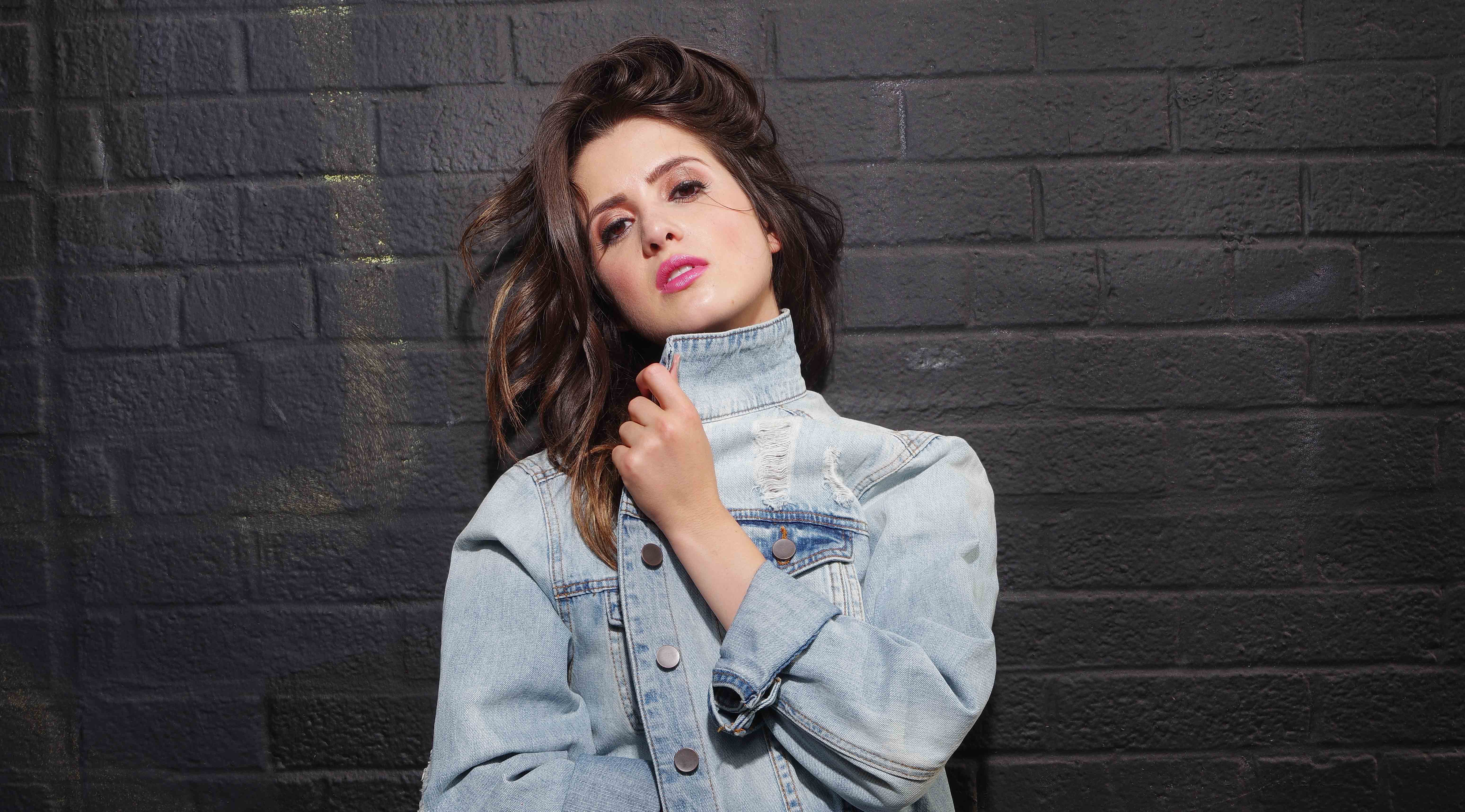 Laura Marano Needs to Be \, image size:6192x3434