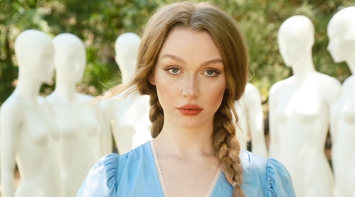 Mollie Elizabeth Tackles The Disappointments Of Adulthood On ‘People Pleaser’