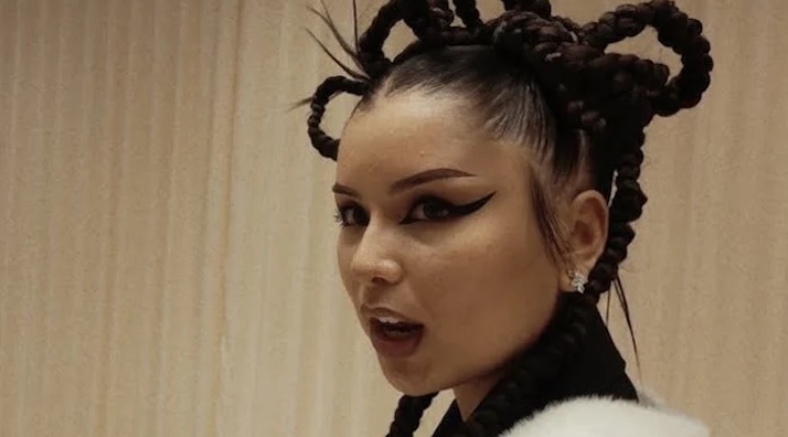 Lexa Gates Announces Sophomore Album, I Am, Alongside Single, "Estranged"