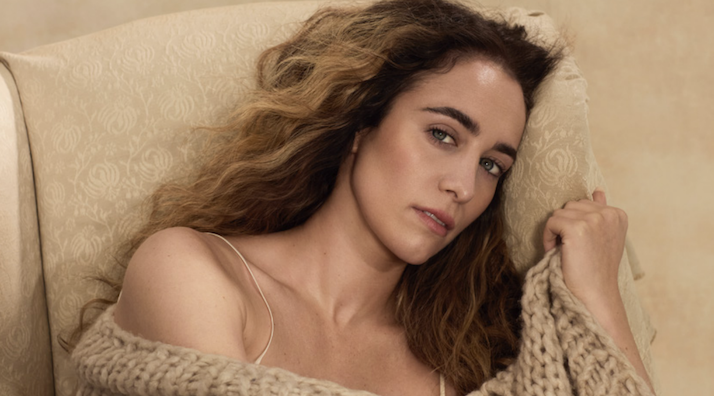 Chloe Stroll's Debut Album 'Bloom in the Break' Bridges Youthful Love and Maturity