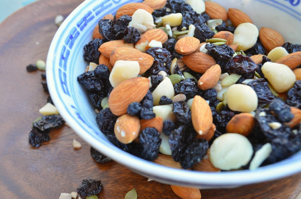 paleo-recipes_paleo-trail-mix3-e1543364616189.jpg