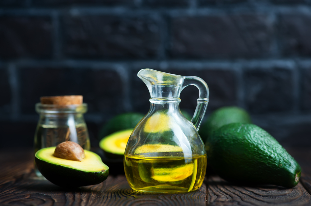10 Health Benefits of Avocado Oil + 6 Bonus Ways to Use It