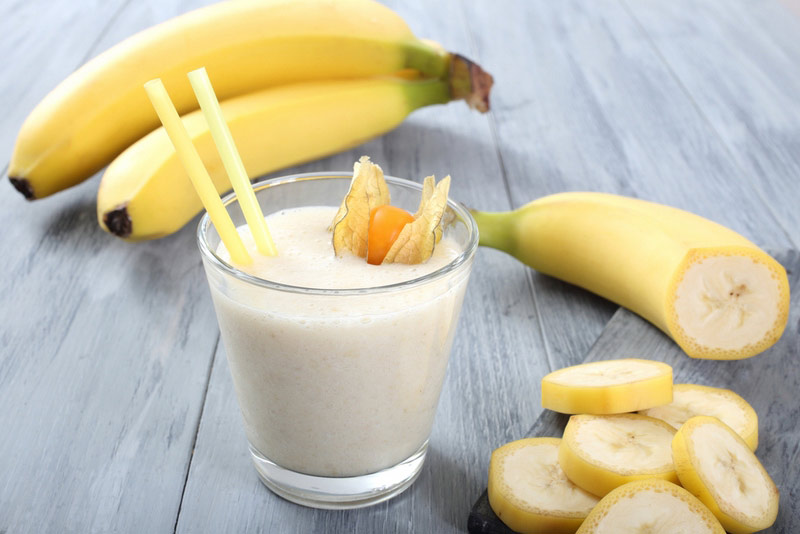 Banana-smoothies-with-milk.jpg