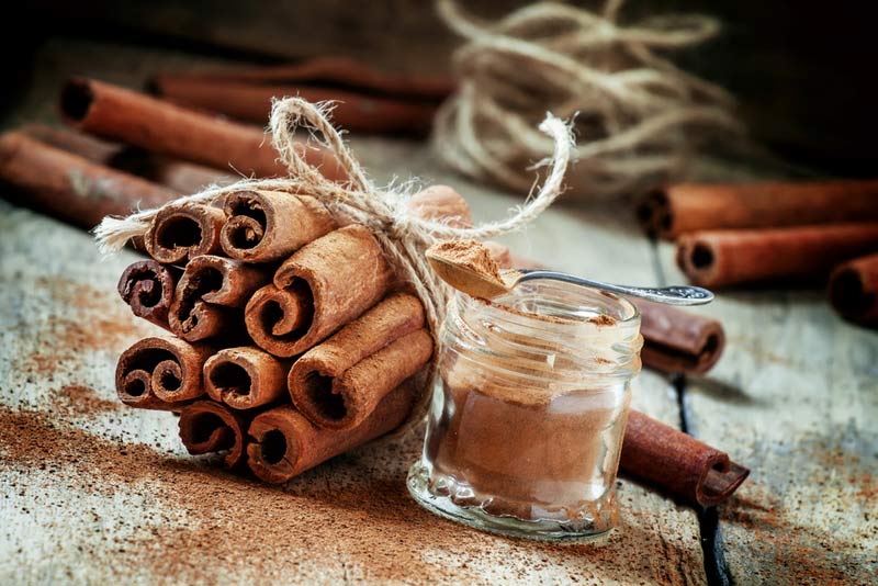 Ground-cinnamon-and-cinnamon-sticks.jpg