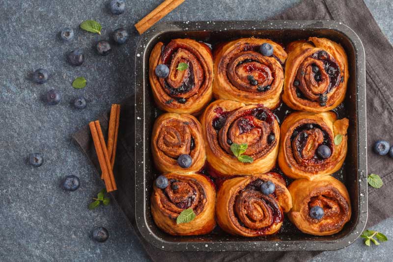 Homemade-cinnamon-buns-with-blueberries.jpg