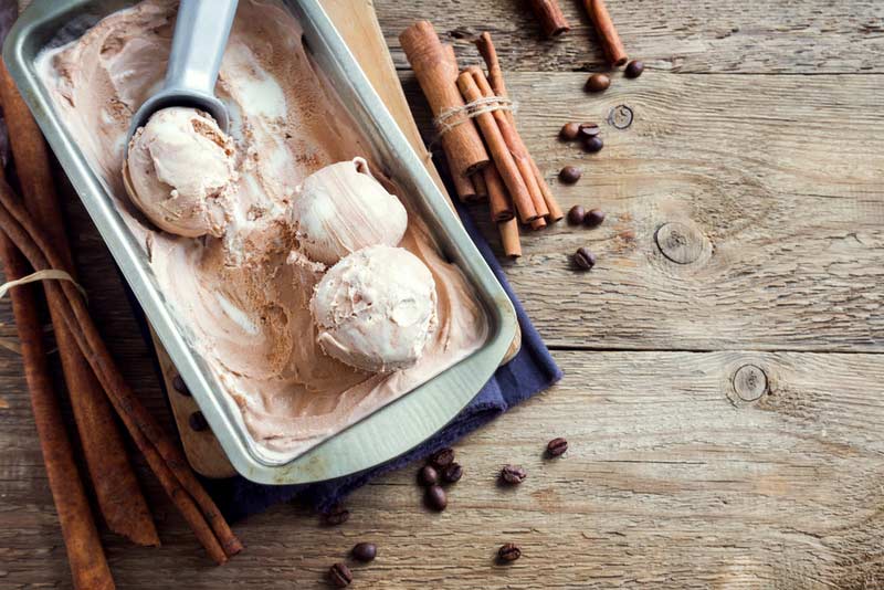 Homemade-ice-cream-with-cinnamon.jpg