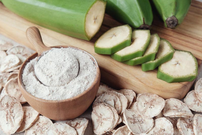 Raw-and-dried-green-bananas-plantain-flour-resistant-starch-prebiotic-food-gut-health.jpg