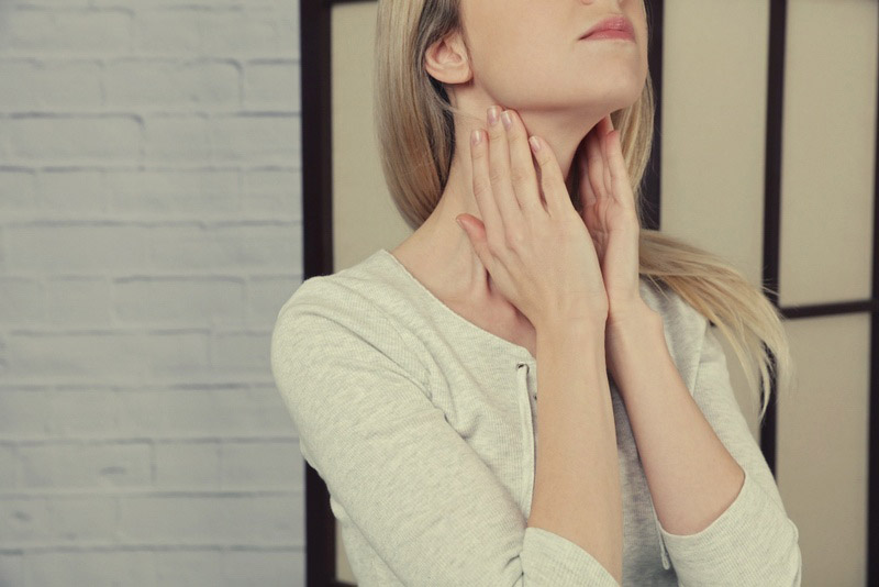 Woman-thyroid-gland-control.jpg