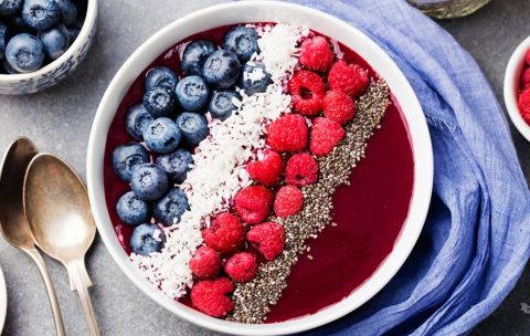 How To Make A Perfect Smoothie Bowl (Plus: Cherry Smoothie Bowl Recipe)
