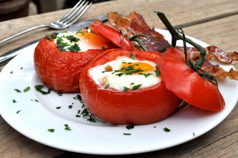 Baked-Tomato-and-Egg-Breakfast.jpg