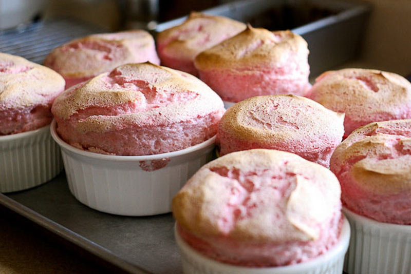 Strawberry-Pudding-Souffl%C3%A9s.jpg