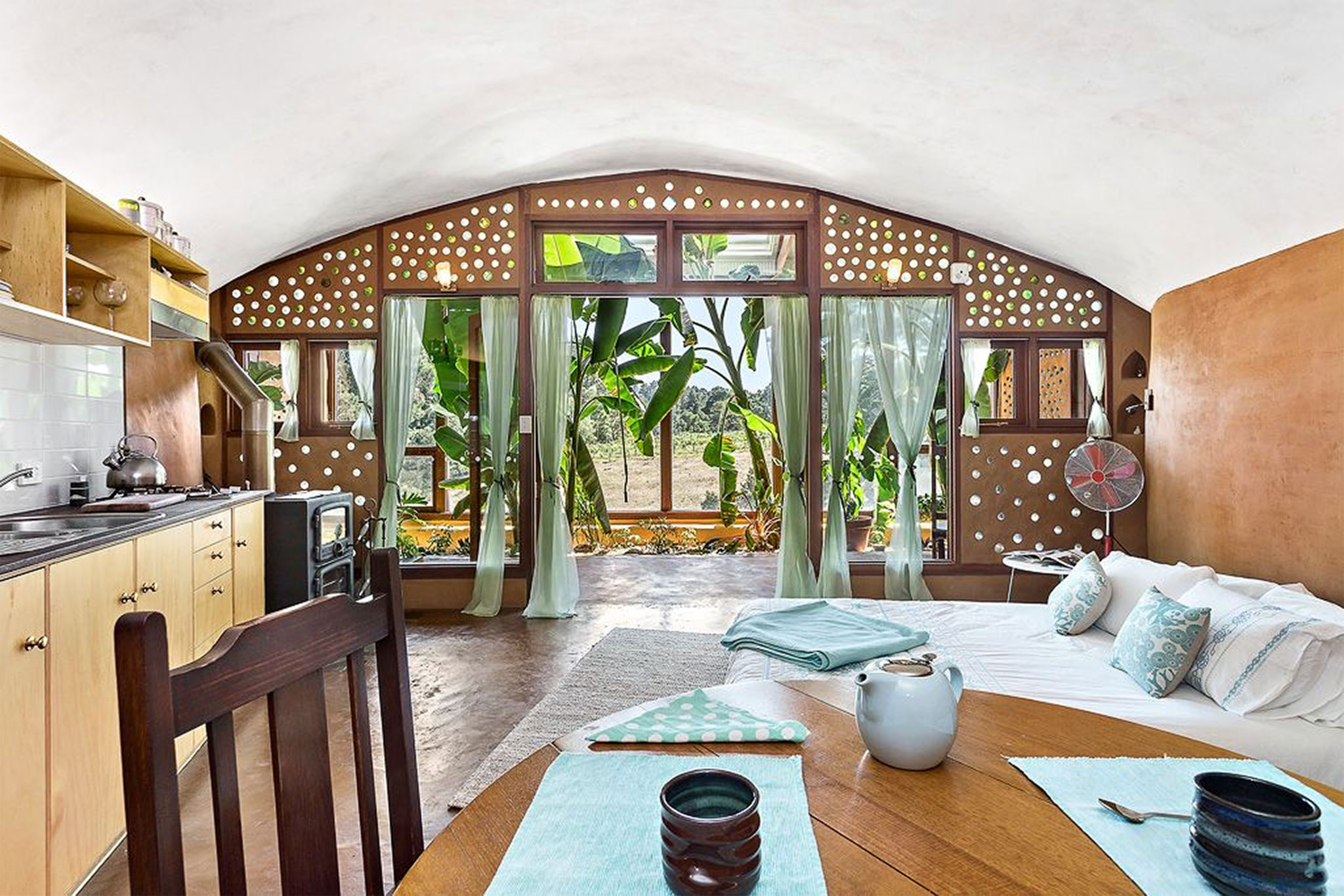 adelaide-earthship-interior adelaide-earthship-interior