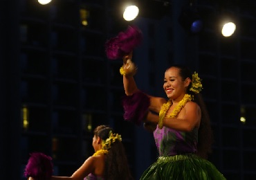 Product Starlight Luau Gold Circle Seating