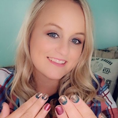 Elaine Hernandez - Color Street Consultant