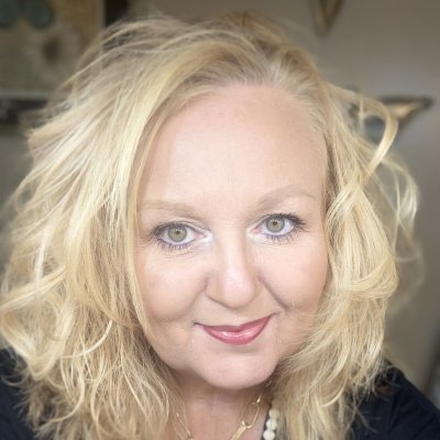 Cindy Franklin - Farmasi Beauty Influencer