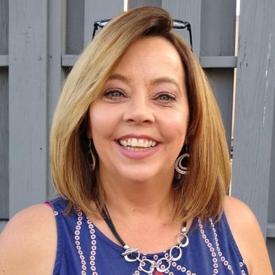 Holly Shearin - Farmasi Beauty Influencer