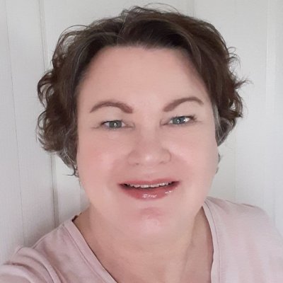 Janet Bartek - Farmasi Beauty Influencer