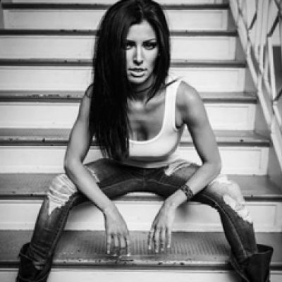 Krysti Becker - Farmasi Beauty Influencer