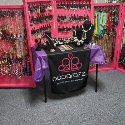Yvette Robertson - Paparazzi Accessories Consultant