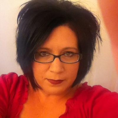 Candice Aitken - Younique Presenter