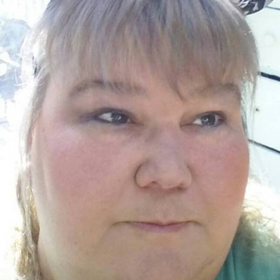 Elaine Lovett - Younique Presenter