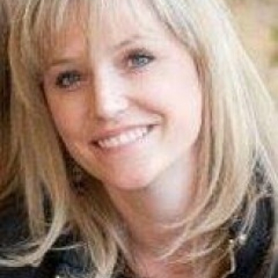 Joy Quist - Younique Presenter