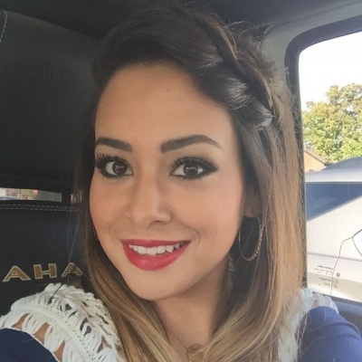 Lindsy Lamer - Younique Presenter