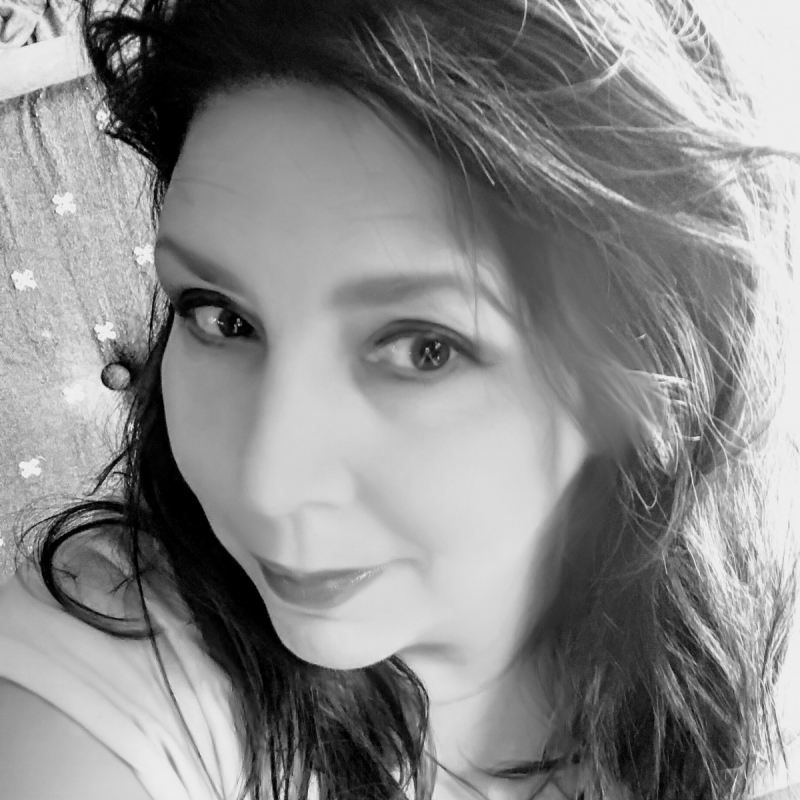 Lynda Bishop - Younique Presenter