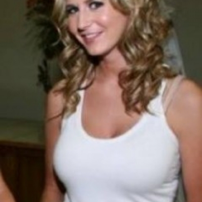 Sarah Sensintaffar - Younique Presenter