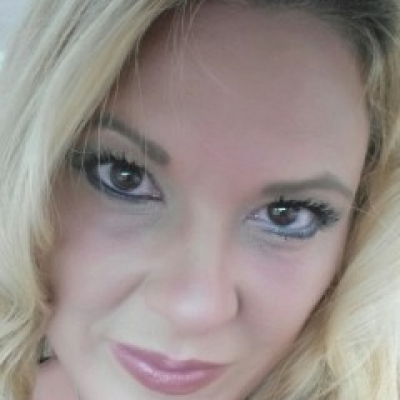 Terri Colquitt - Younique Presenter