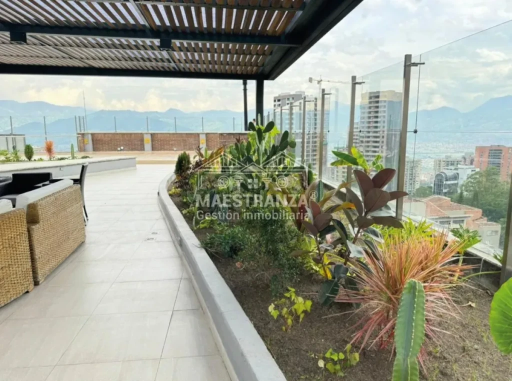 Local En Arriendo - Altos Del Poblado, Medellín