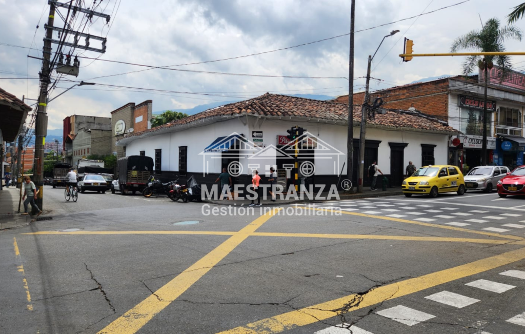 Casas Con Local En Arriendo - Centro, Envigado