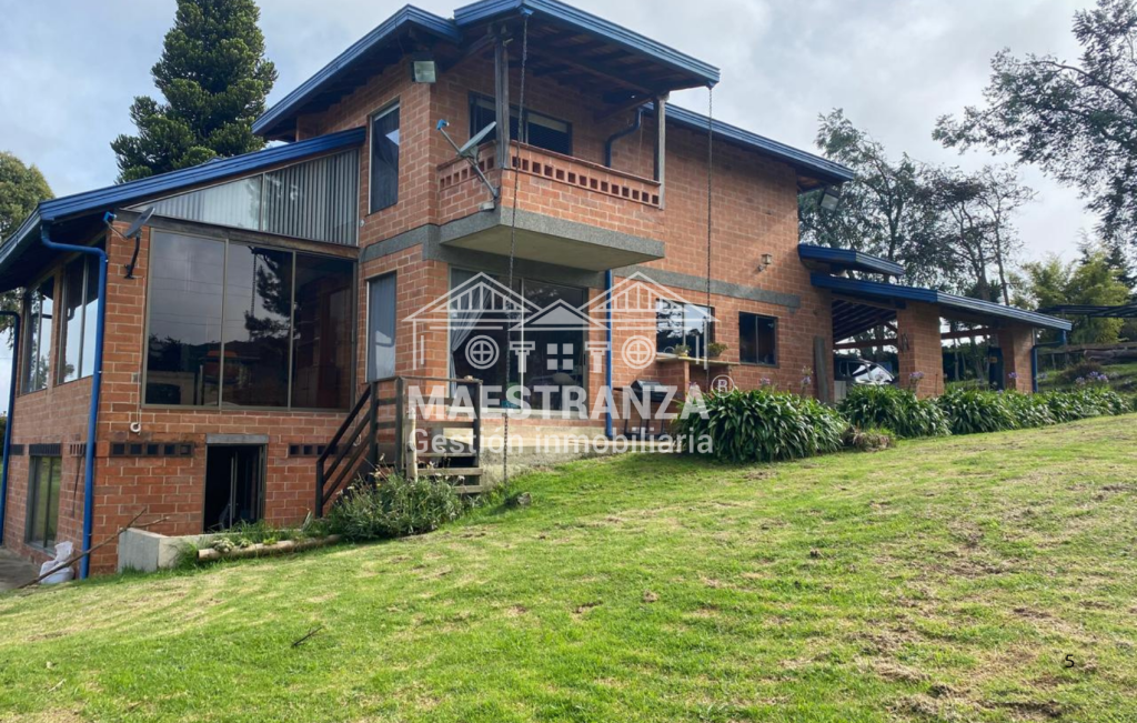 Casa En Venta - Santa Elena, Medellín