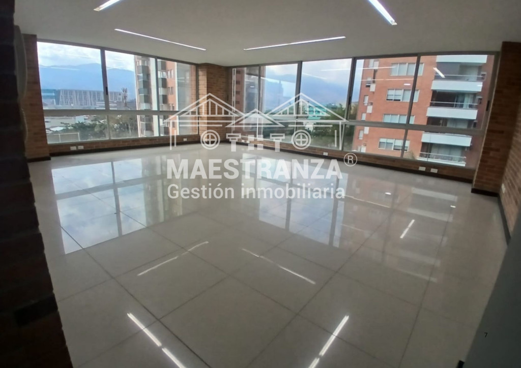 Oficina En Arriendo - San Julián, Medellín