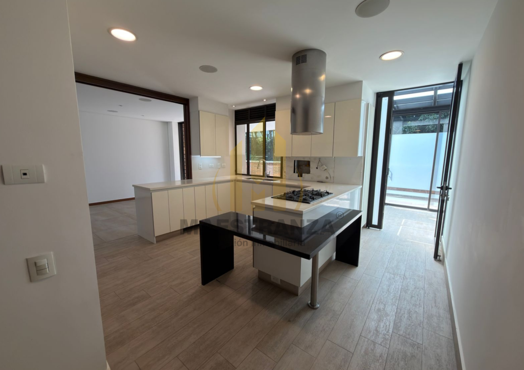 Apartamento En Arriendo - El Campestre, Medellín