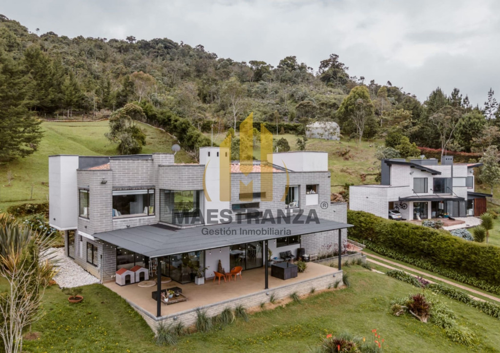 Casa En Venta - Santa Elena, Medellín