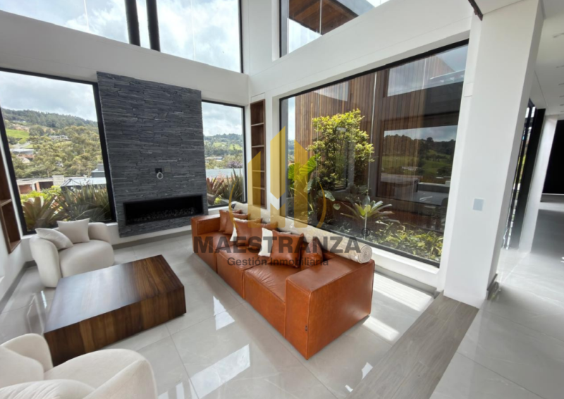 Casa En Venta - Alto De Las Palmas, Medellín