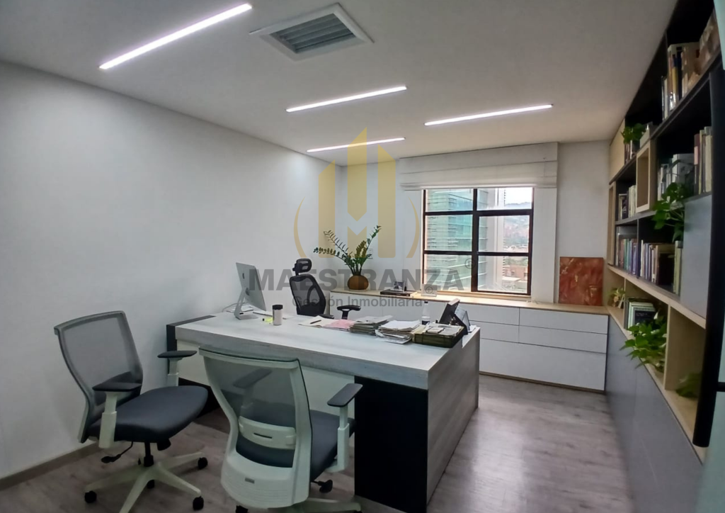 Oficina En Venta - Milla De Oro, Medellín