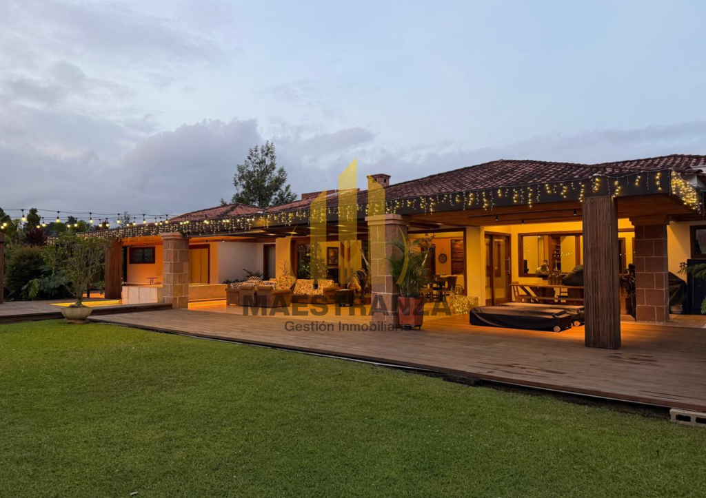 Casa En Venta - Llano Grande, Medellín