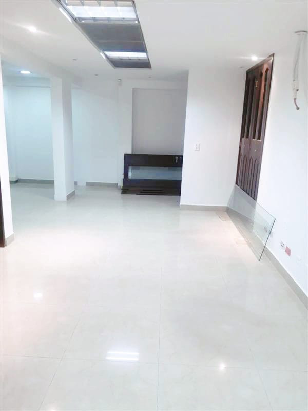 Arriendo/venta Oficina Antiguo Country imagen 12