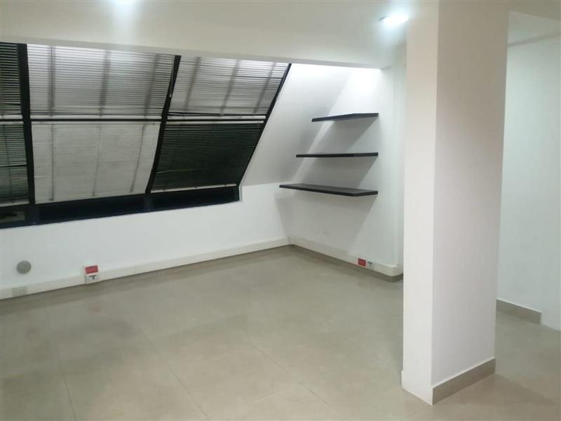 Arriendo/venta Oficina Antiguo Country imagen 13