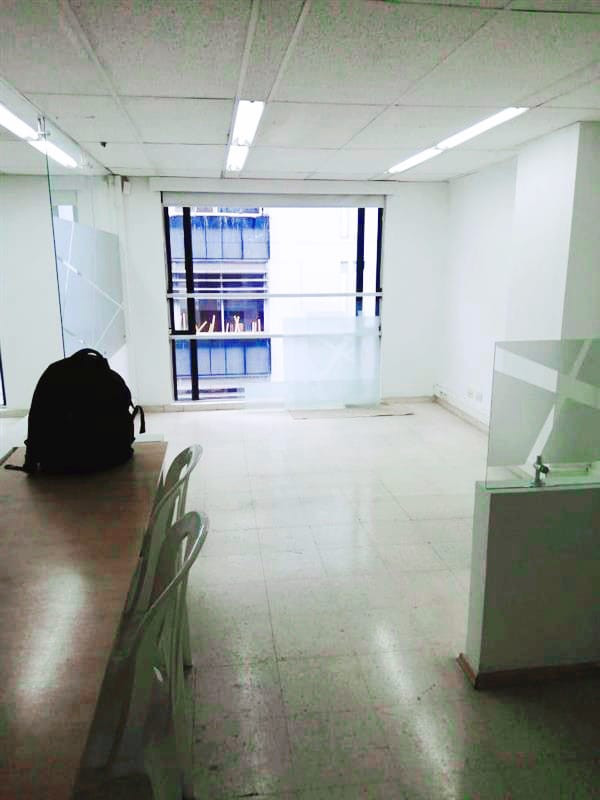 Arriendo/venta Oficina Antiguo Country imagen 14